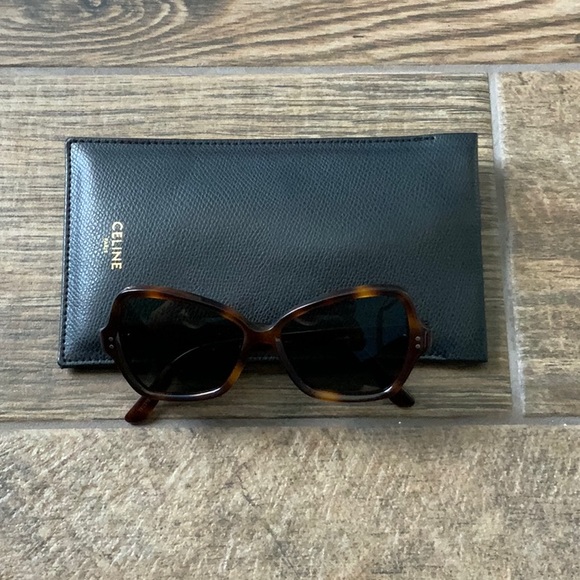 Celine Tortoise Sunnies - Picture 4 of 9